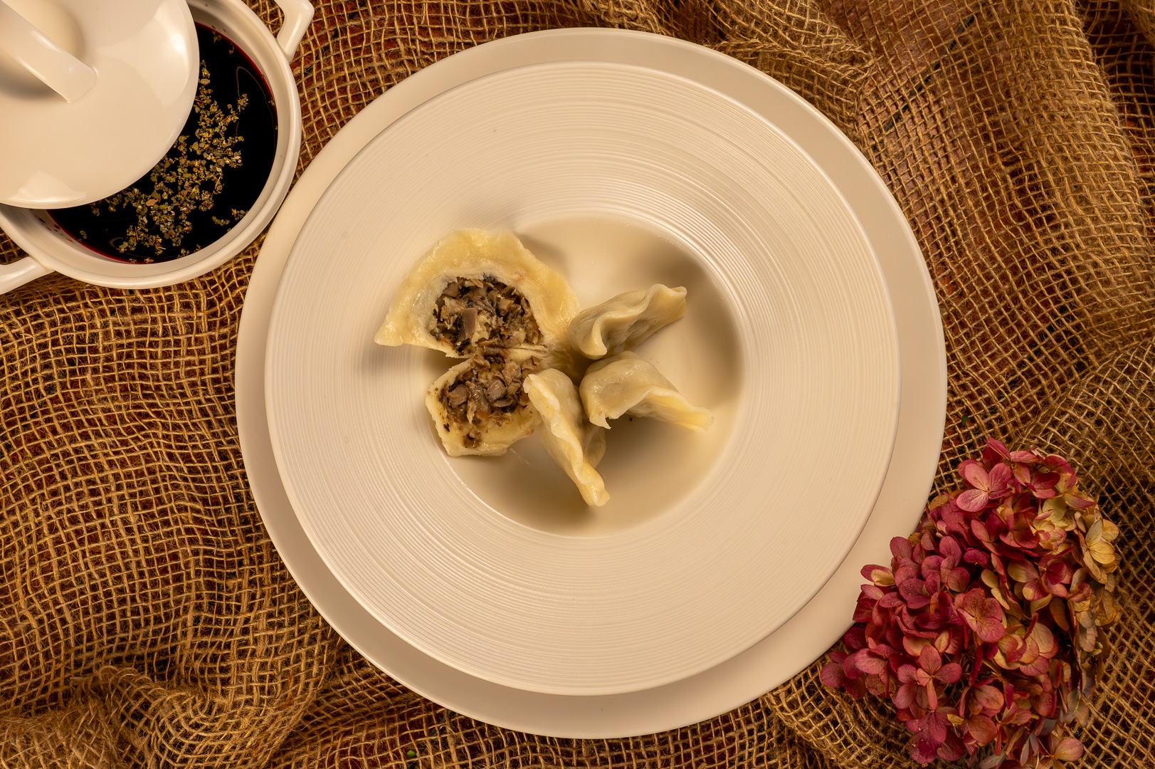 Pierogi z pieczarką i żółtym serem